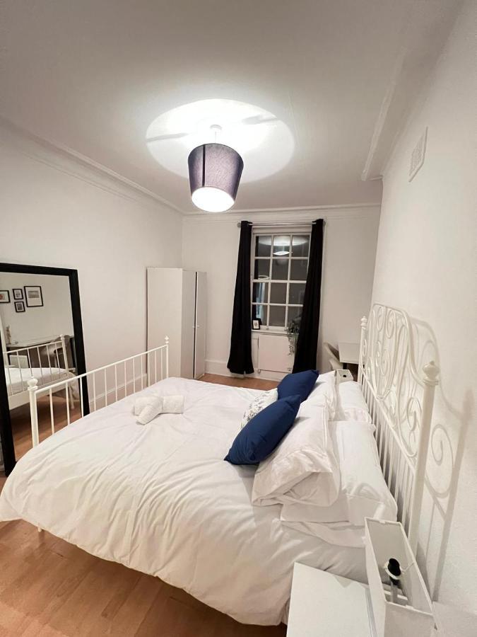 Lovely 2 Bed Flat In Soho! Лондон Экстерьер фото
