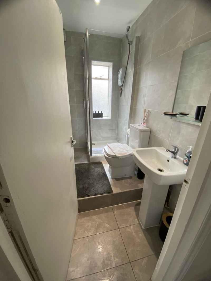 Lovely 2 Bed Flat In Soho! Лондон Экстерьер фото