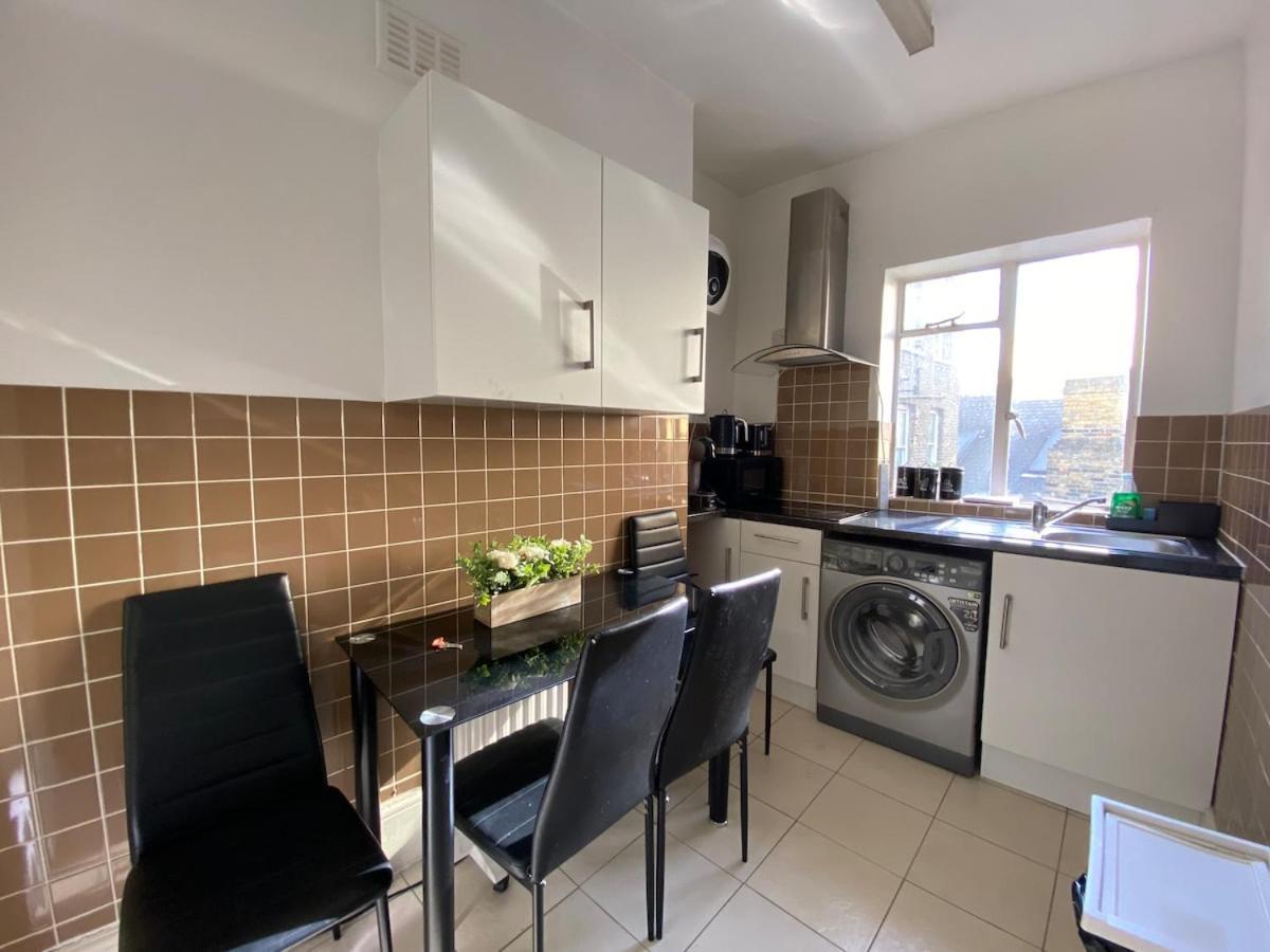 Lovely 2 Bed Flat In Soho! Лондон Экстерьер фото