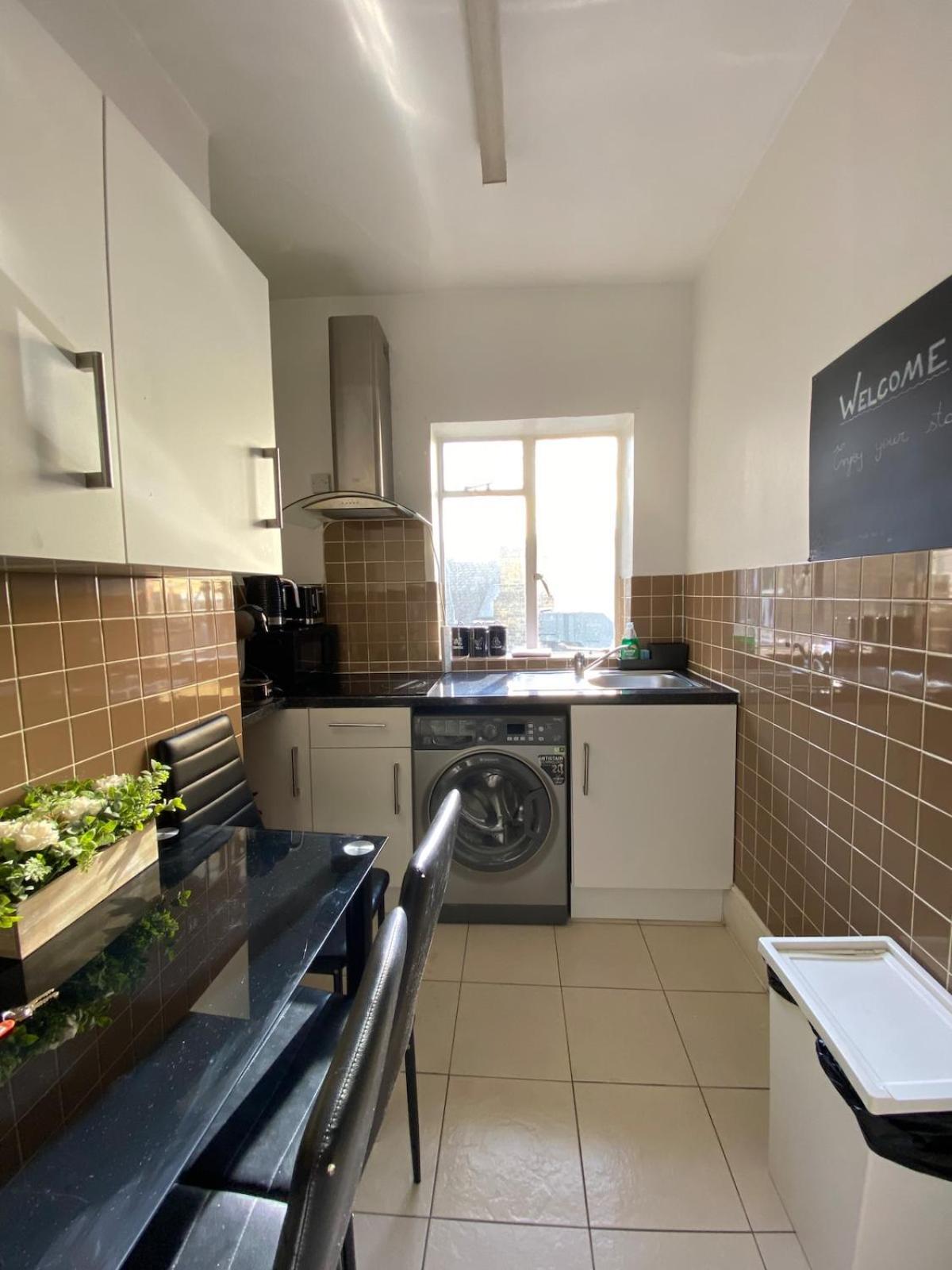 Lovely 2 Bed Flat In Soho! Лондон Экстерьер фото
