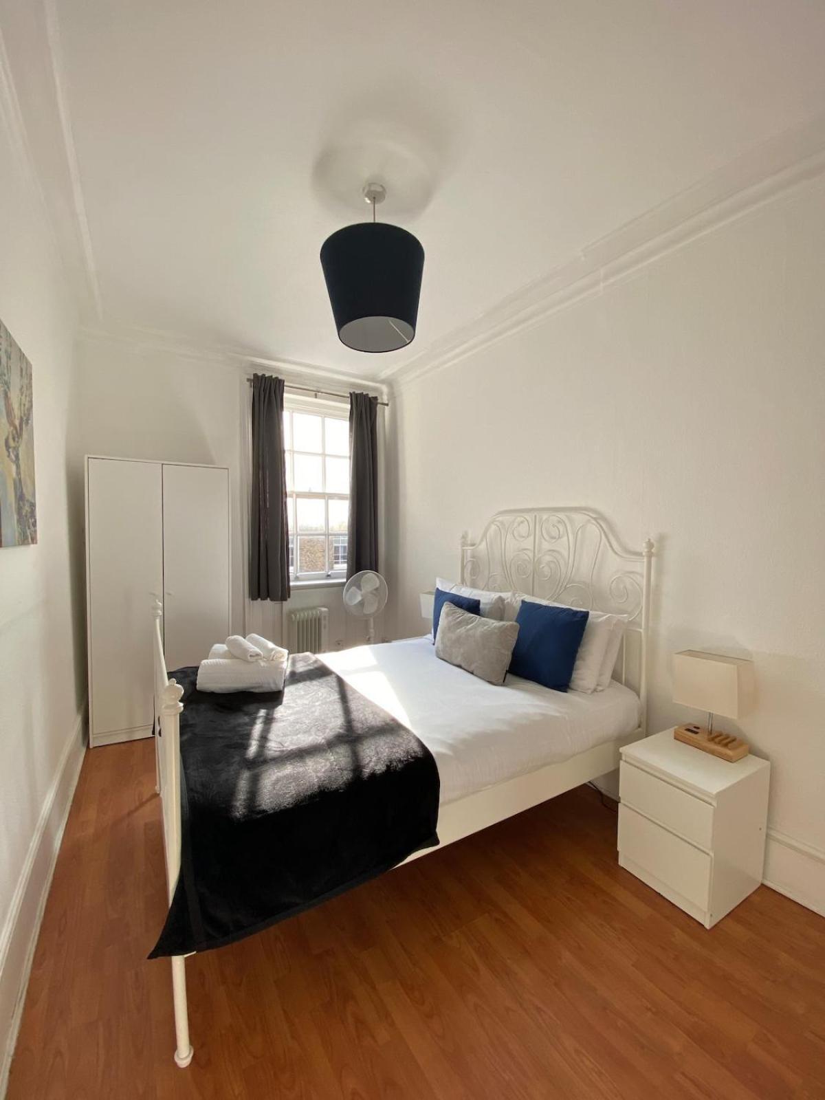 Lovely 2 Bed Flat In Soho! Лондон Экстерьер фото