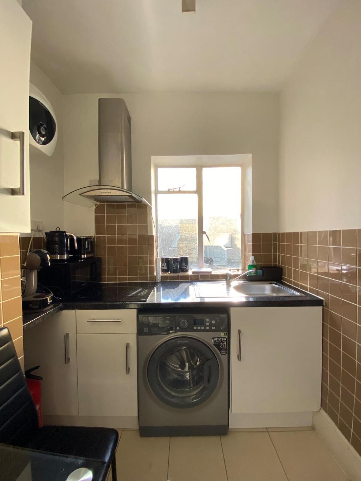 Lovely 2 Bed Flat In Soho! Лондон Экстерьер фото