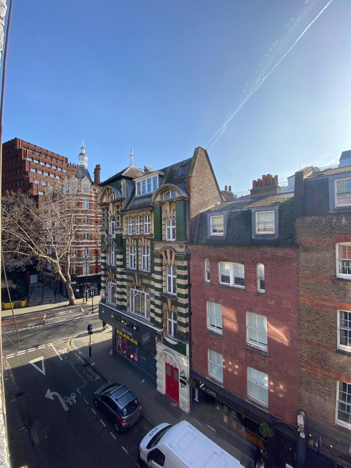 Lovely 2 Bed Flat In Soho! Лондон Экстерьер фото